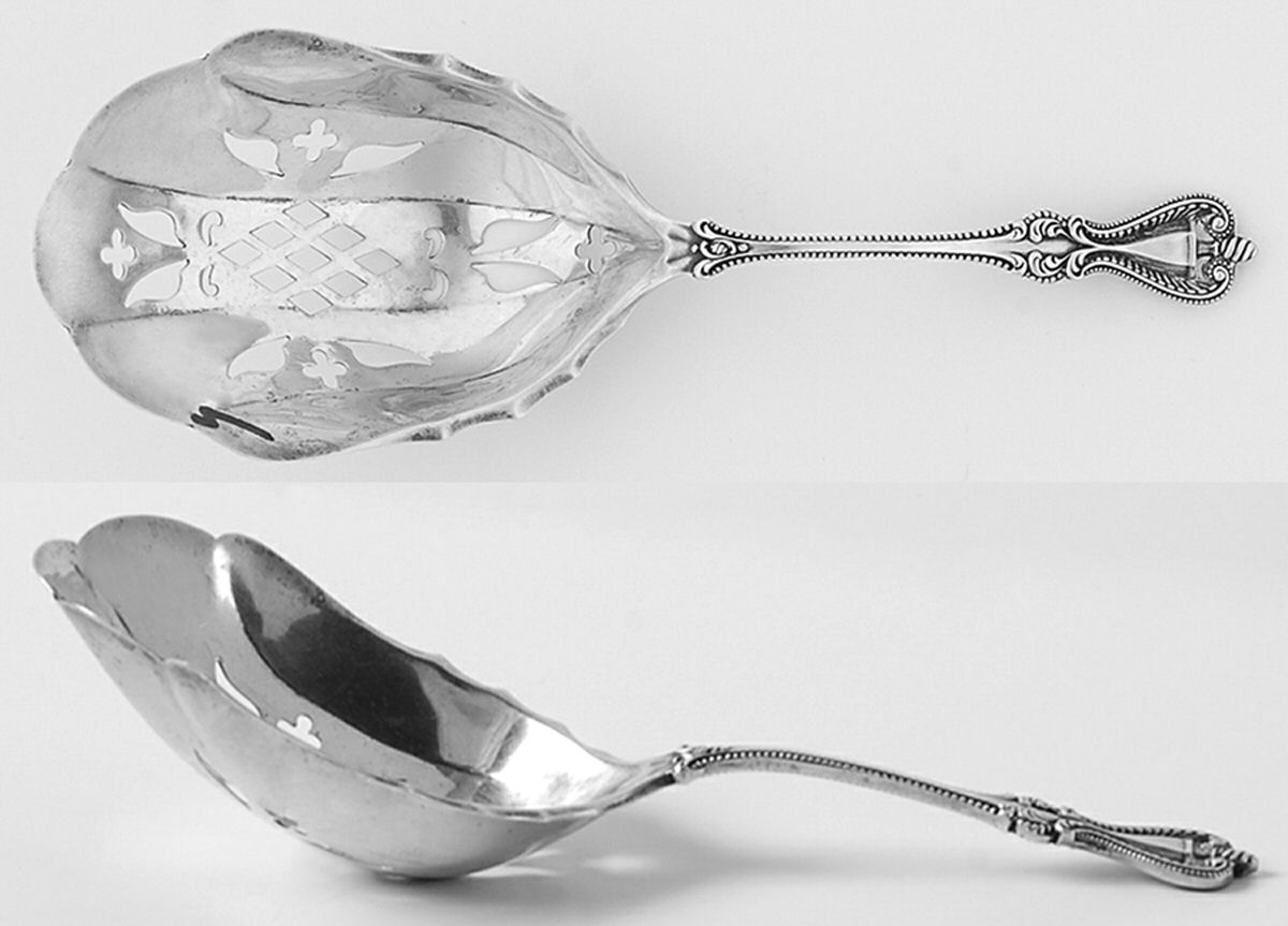 Old Colonial (Sterling, 1895, No Monograms) Bon Bon Scoop by Towle Silver-1