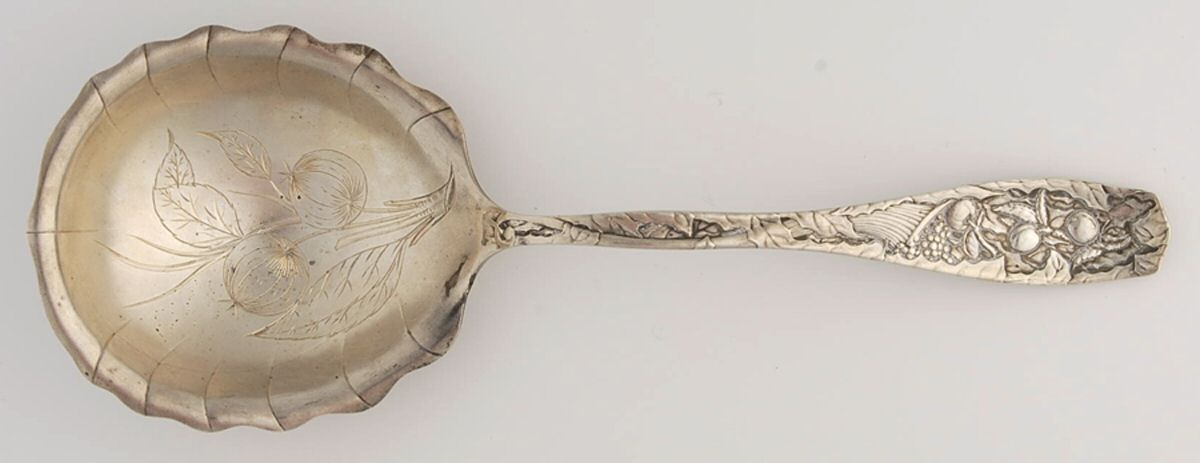 Pomona (Sterling, 1887) Small Brtcut Berry/Casserole Spoon by Towle Silver-1
