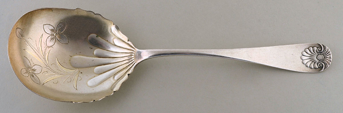 Shell II (Silverplate, 1889) Medium Bright Cut Berry/Casserole Spoon by Towle Silver-1