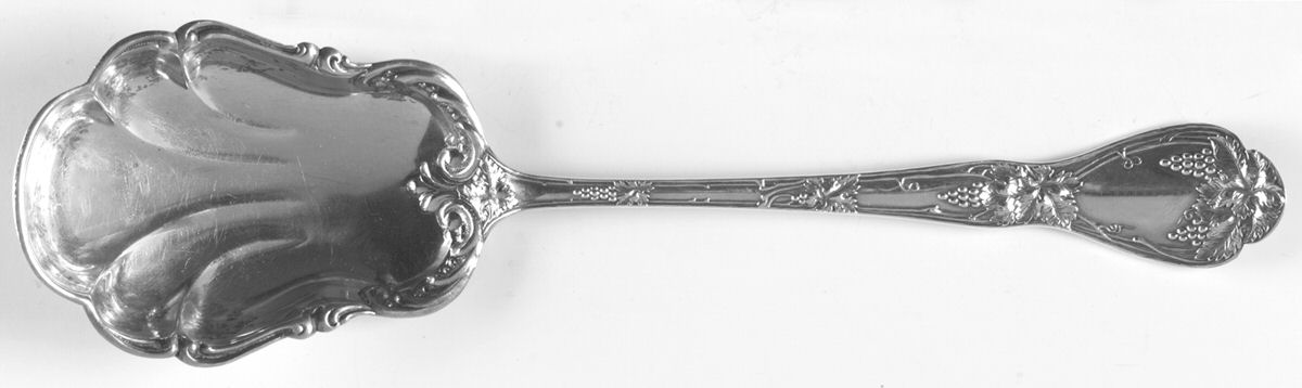 Verona (Sterling, 1905) Solid Shell Berry/Casserole Spoon by Towle Silver-1