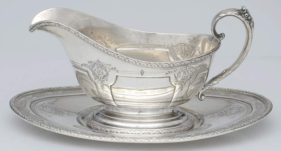 Louis XIV (Sterling, Hollowware) Sterling Gravy Boat & Underplate by Towle Silver-1