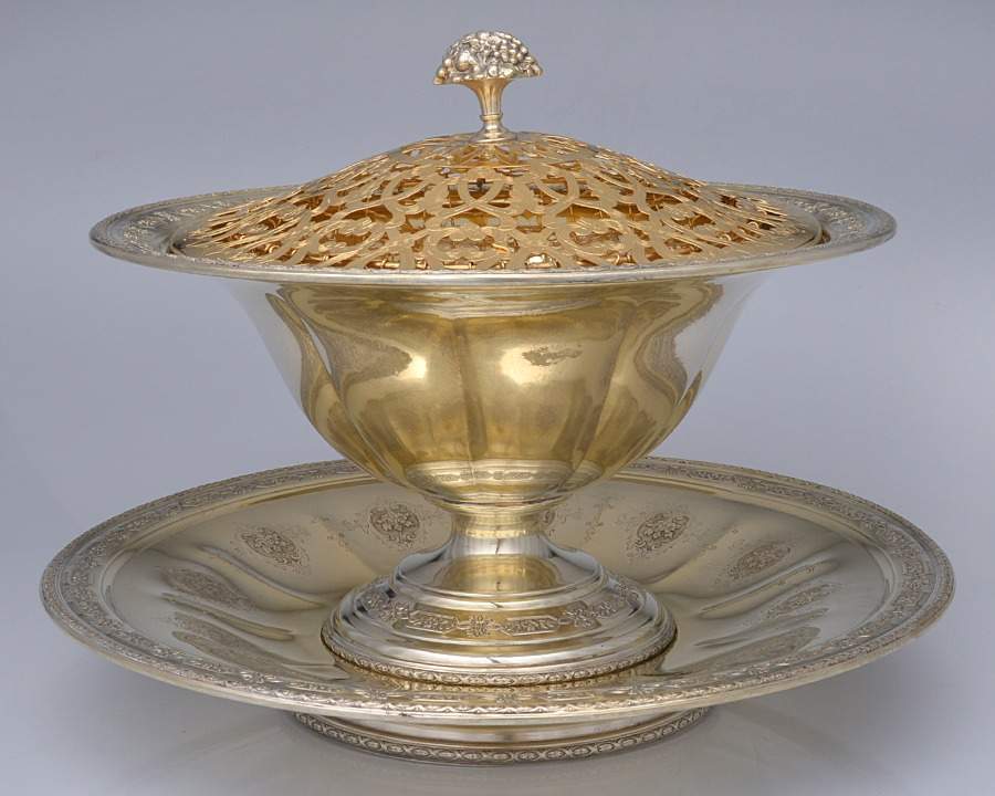 Louis XIV (Sterling, Hollowware) Round Footed Centerpiece & Underplate with Slvp Frog by Towle Silver-1
