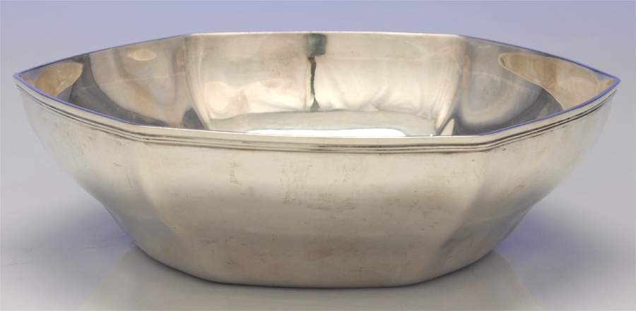 Hampton (Sterling, 1934, Hollowware) 8" Round Vegetable by Tiffany & CO SILVER-1