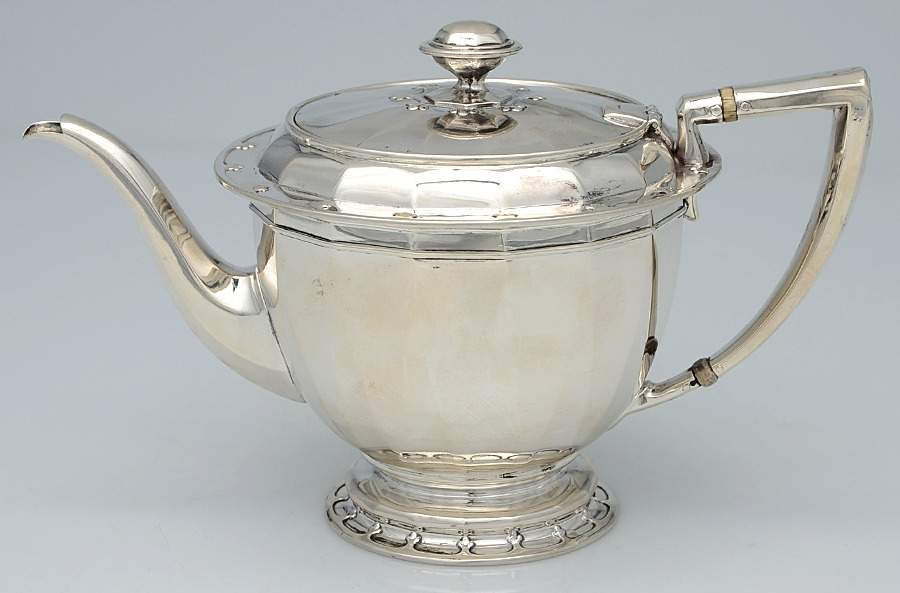 St. Dunstan (Sterling, Hollowware) Teapot by Tiffany & CO SILVER-1