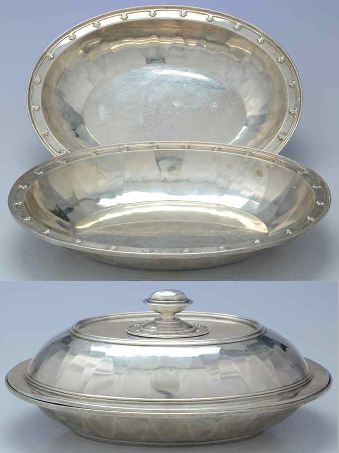 St. Dunstan (Sterling, Hollowware) 11" Oval Divided Vegetable (Top) by Tiffany & CO SILVER-1