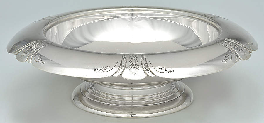 Chased Diana (Sterling, Hollowware) 11" Round Footed Centerpiece with Frog by Towle Silver-2