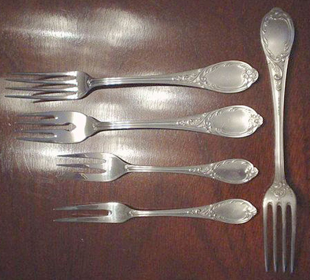 UNF696 (Sterling) Individual Salad Fork by Unknown Mfg Silver-1