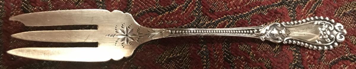 UNF1075 (Sterling) Pastry Fork by Unknown Mfg Silver-1