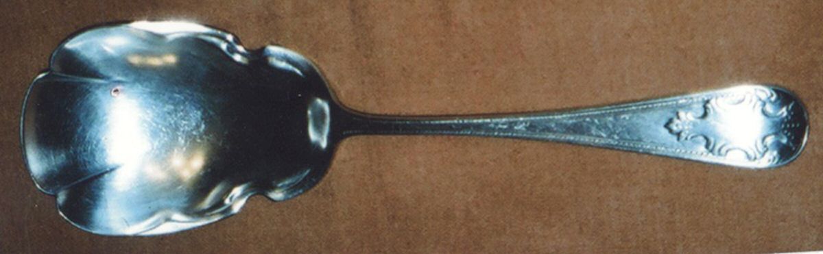 UNF1829 (Silverplate) Solid Shell Berry/Casserole Spoon by Unknown Mfg Silver-1