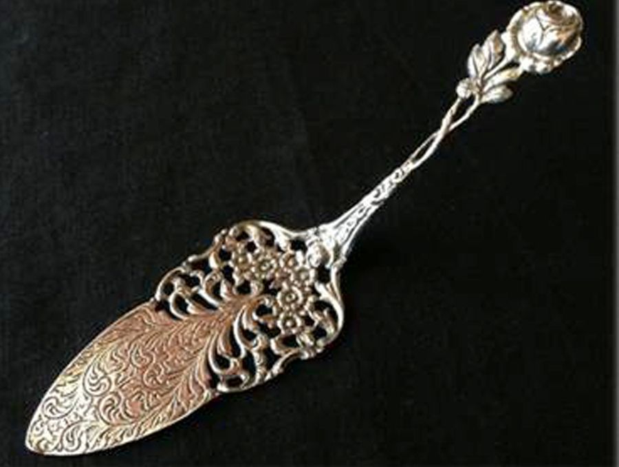 90-3 (Silverplate) Solid Pie Server by Unknown Mfg Silver-1