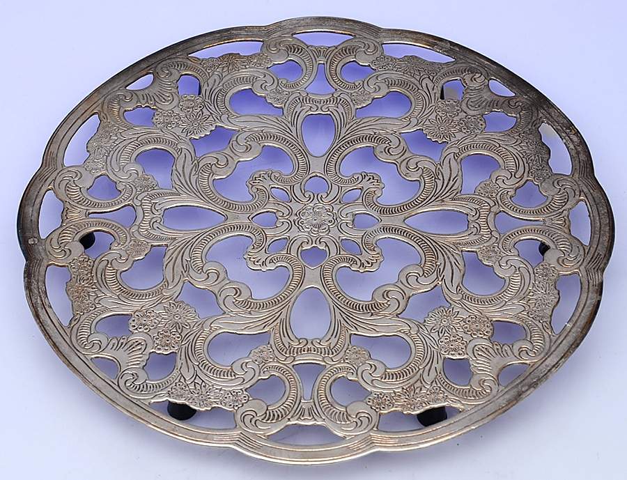 England Silverplate Hollowware Trivet by Unknown Manufacturer-1