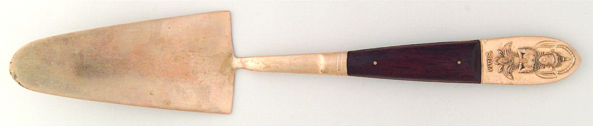 Siam-Brown (Brass)-Brown Handle Solid Pie Server by Unknown Mfg Silver-1