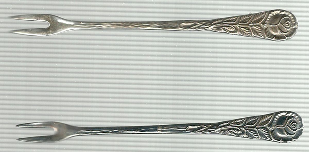 UNF2065 (Silverplate) Cocktail/Seafood Fork by Unknown Mfg Silver-1