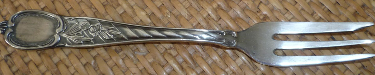 UNF2369 (Silverplate) Pastry Fork by Unknown Mfg Silver-1