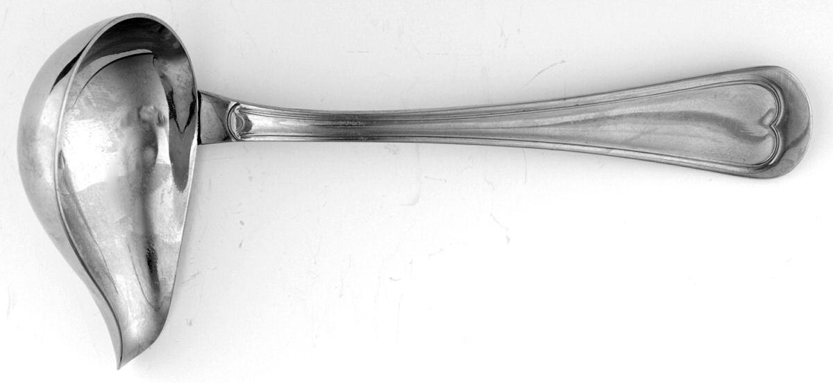Burgundy Solid Gravy Ladle by Villeroy & Boch-1
