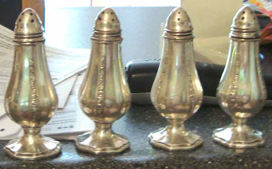 C19 (Silverplate, Hollowware) Salt and Pepper Set by Viking-1