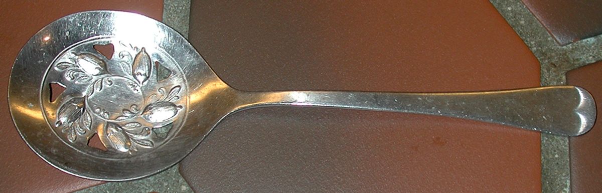 VS27 (Stainless) Cranberry Server, Solid Piece by Viners of Sheffield-1