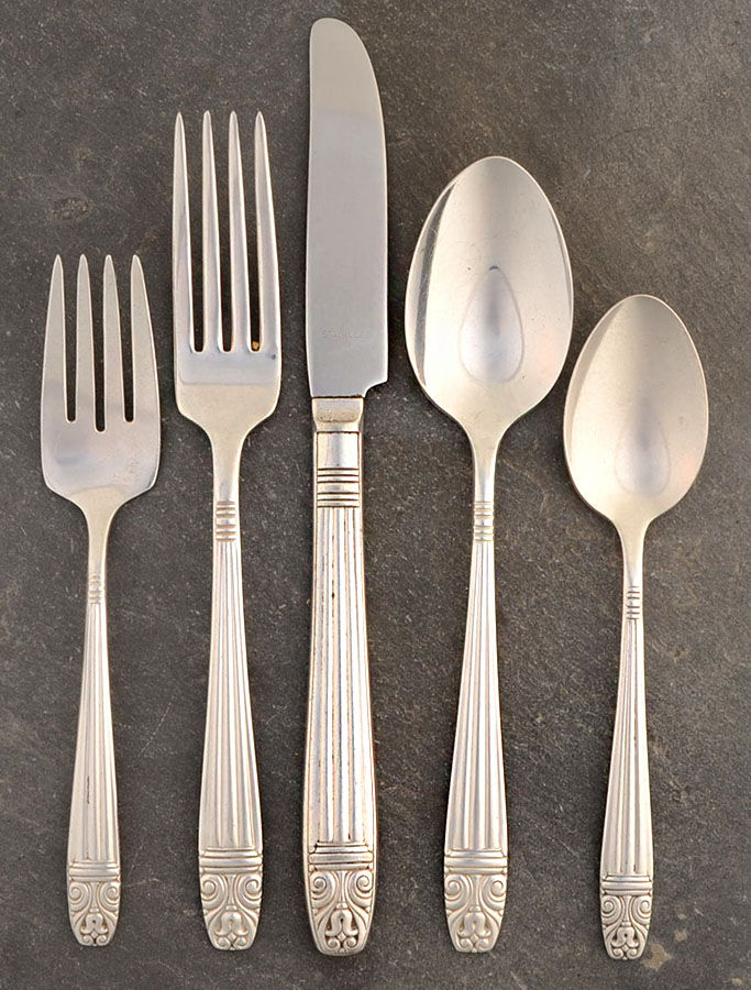 Danish Queen (Sears-Roebuck, Silverplate, 1944) 5 Piece Place Setting by Wallace Silver-1