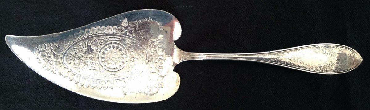 Diamond (Silverplate, 1878) Solid Pie Server by Wallace Silver-1