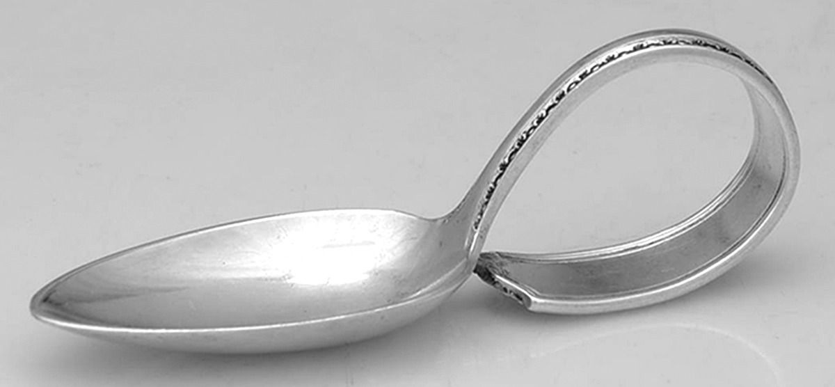 Dorothy Q (Silverplate, 1931) Curved Handle Baby Spoon by Wallace Silver-1