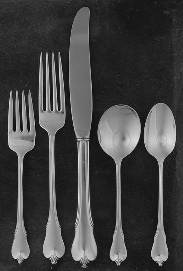 Grand Colonial (Sterling, 1942, No Monos) 5 Piece Dinner Size Setting by Wallace Silver-1