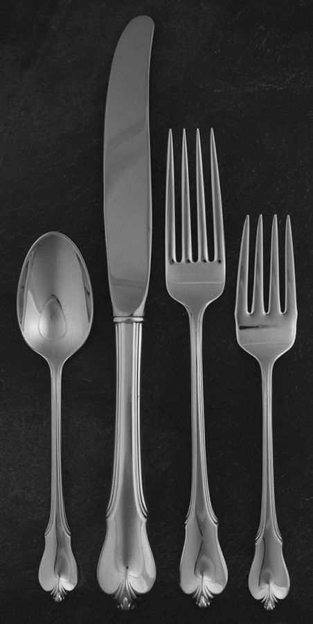 Grand Colonial (Sterling, 1942, No Monos) 4 Piece Dinner Size Setting by Wallace Silver-1