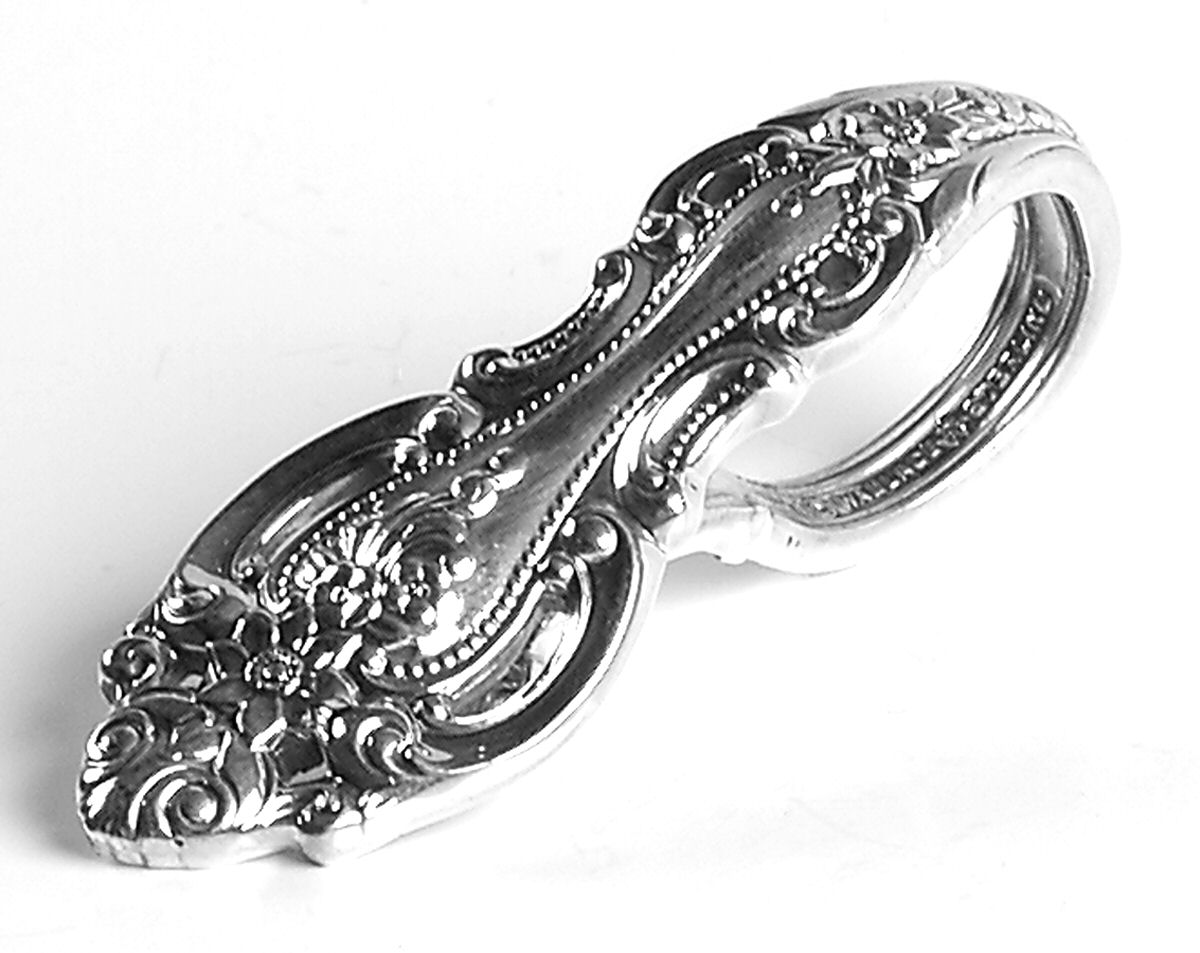 Grand Victorian (Sterling, 1973) Napkin Clip by Wallace Silver-1