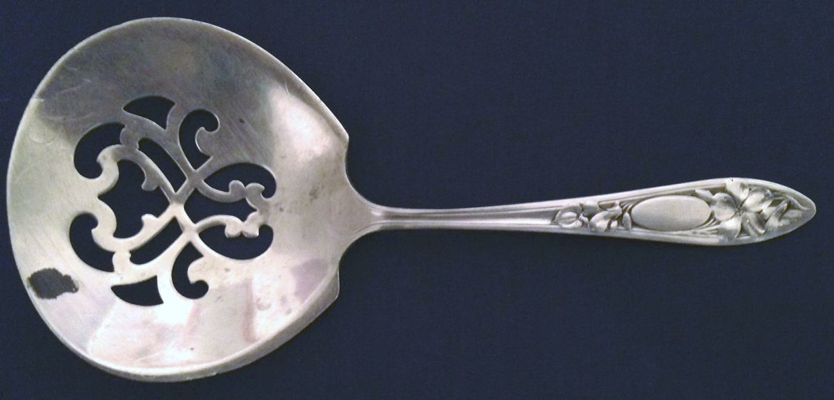 La Viola (Sterling, 1912) Solid Bon Bon Spoon with Pierced Bowl by Wallace Silver-1