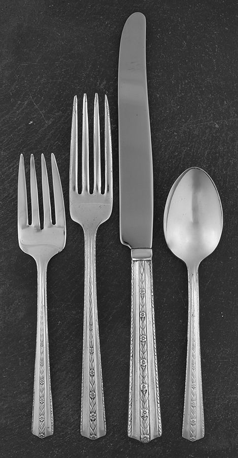 Roseanne (Silverplate, 1938) 4 Piece Place Setting by Wallace Silver-1