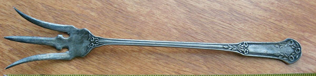 Trumpet Vine (Silverplate, 1912) Large Lettuce Serving Fork by Wallace Silver-1
