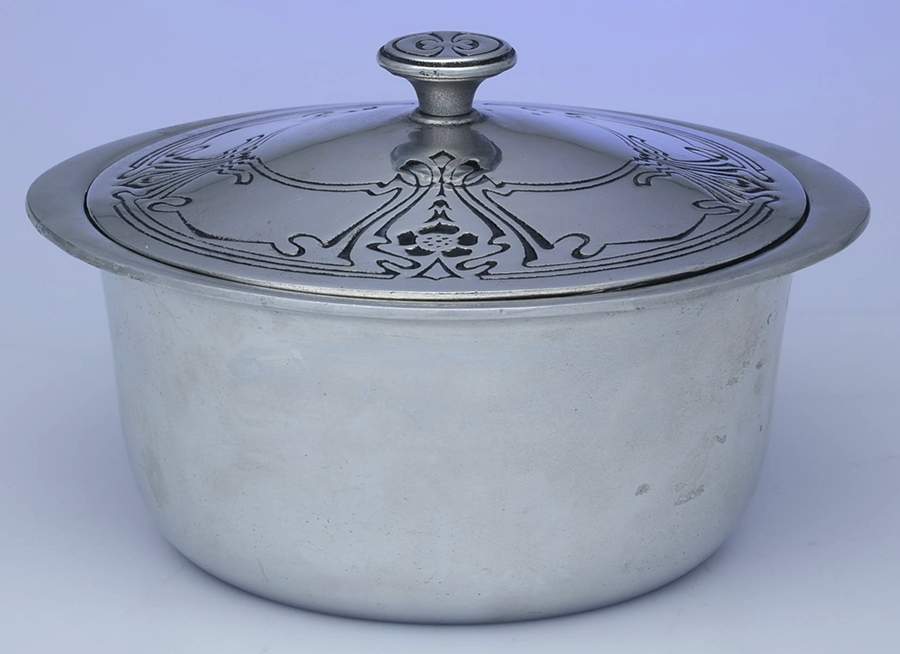 Fleurs Nouveau (Armetale, Hollowware) Round Covered Vegetable Bowl by Wilton Armetale-1