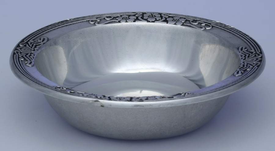 Fleurs Nouveau (Armetale, Hollowware) Rimmed Soup Bowl by Wilton Armetale-1