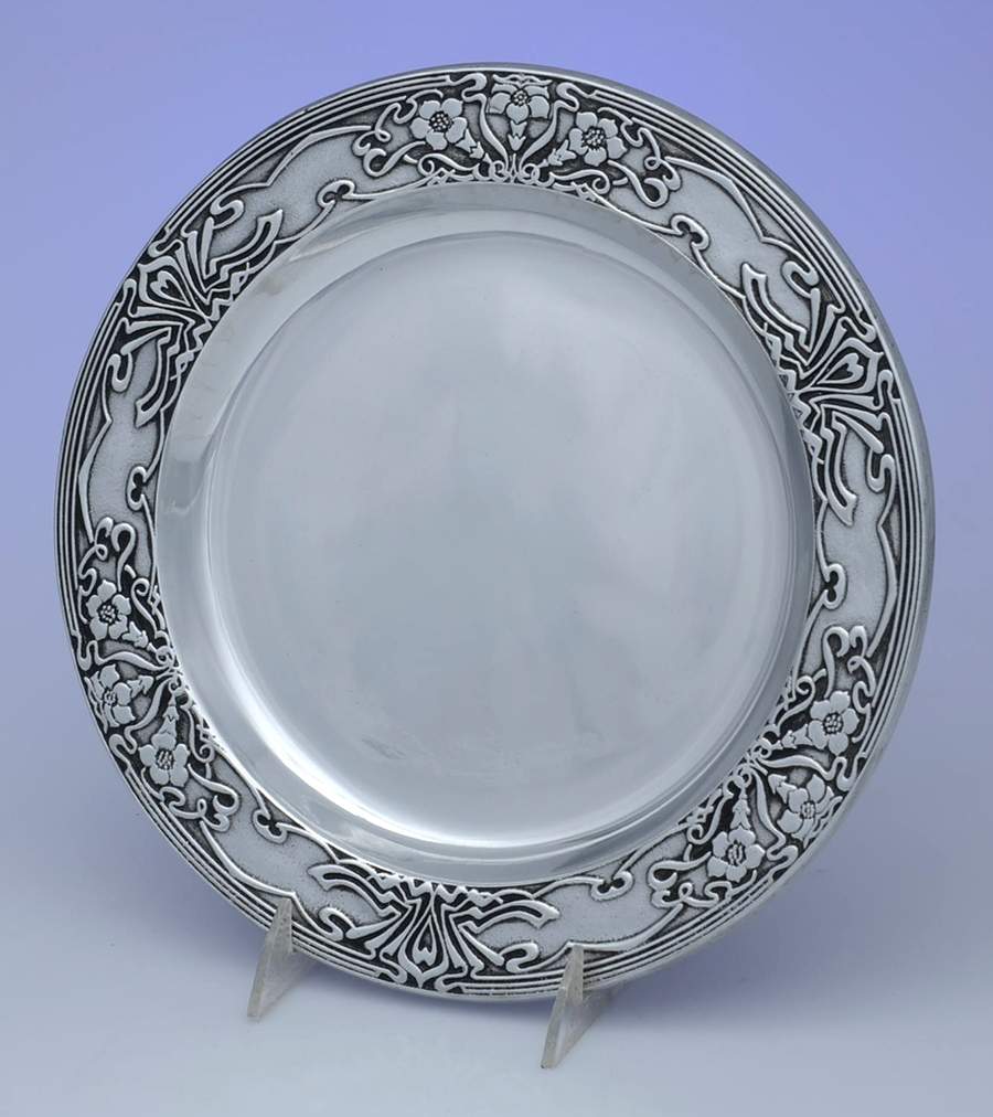 Fleurs Nouveau (Armetale, Hollowware) 10" Dinner Plate by Wilton Armetale-1
