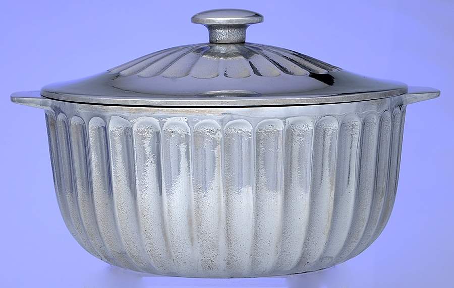 Ionic (Armetale, Hollowware) 1 Quart Round Covered Casserole by Wilton Armetale-1