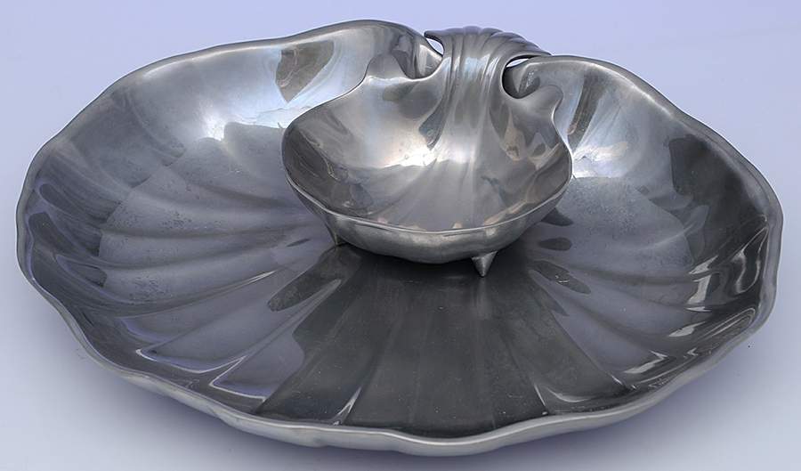 Scallop Handle (Hollowware) Large 2 Piece Hors D'Oeuvre/Sauce Server by Wilton Armetale-1