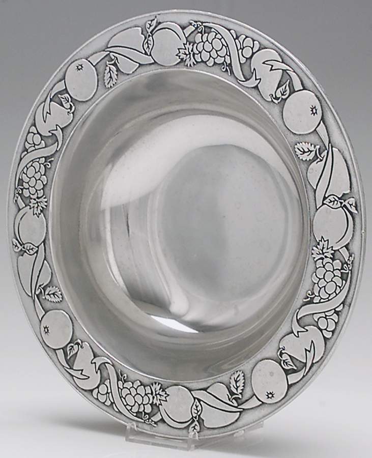 Armetale Hollowware (Non-Silver) Large Round Vegetable Bowl by Wilton Armetale-1
