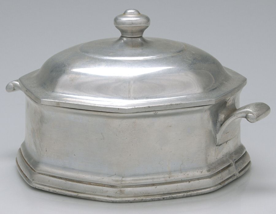 Mulberry Hill (Armetale, Hollowware) 2.5 Quart Round Covered Casserole by Wilton Armetale-1