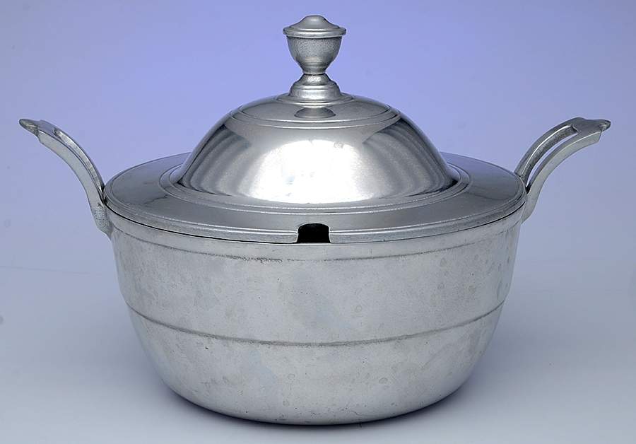 Plough Tavern (Armetale, Hollowware) Tureen & Lid by Wilton Armetale-1