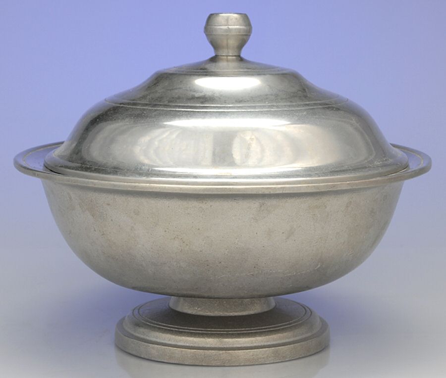 Plough Tavern (Armetale, Hollowware) 2 Quart Round Covered Casserole by Wilton Armetale-1