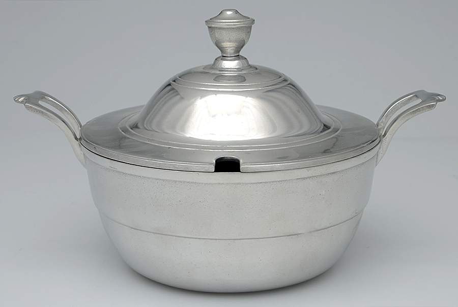 Plough Tavern (Armetale, Hollowware) Tureen & Lid by Wilton Armetale-1