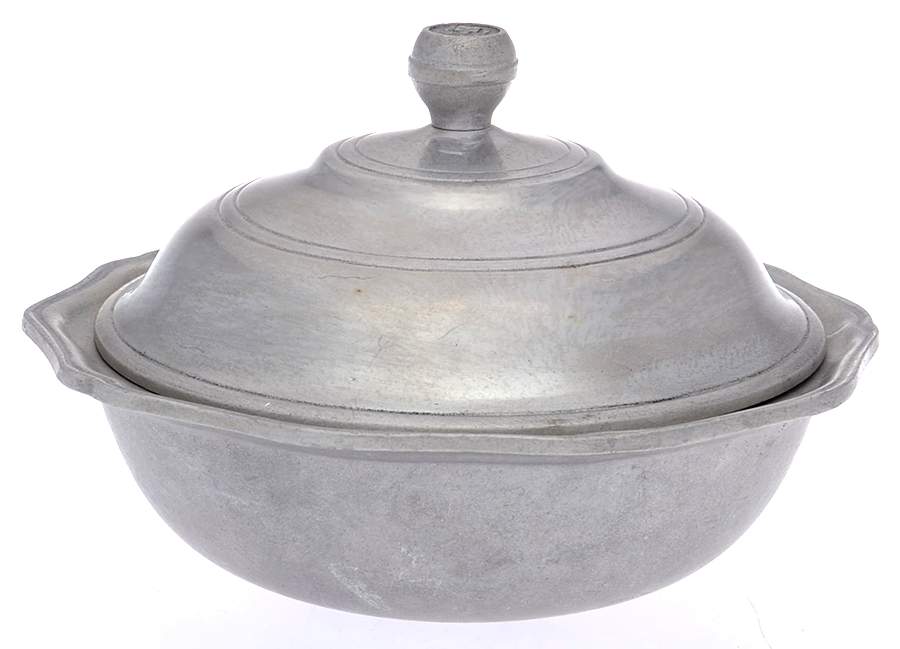 Queen Anne (Armetale, Hollowware, Glossy) Round Covered Vegetable Bowl by Wilton Armetale-1