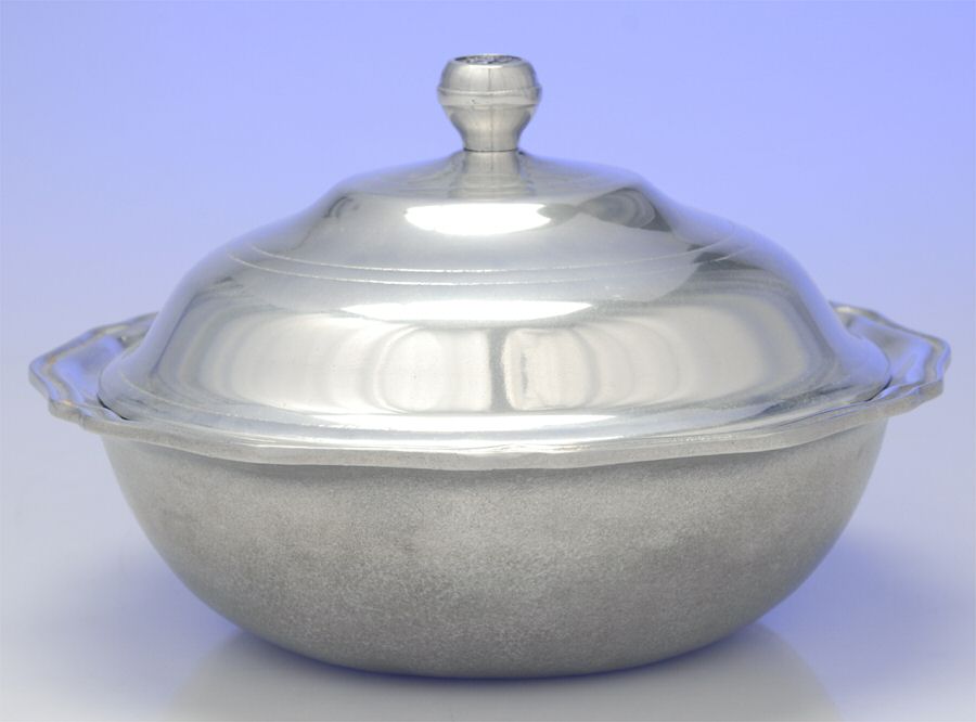 Queen Anne (Armetale, Hollowware, Glossy) Round Covered Vegetable Bowl by Wilton Armetale-1