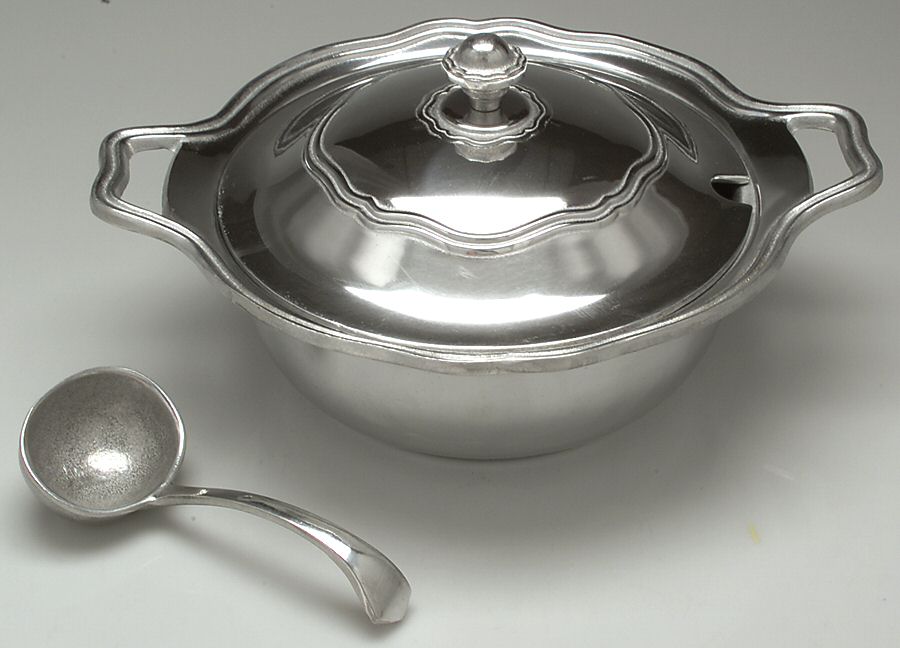 Queen Anne (Armetale, Hollowware, Glossy) Tureen with Lid and Ladle by Wilton Armetale-1