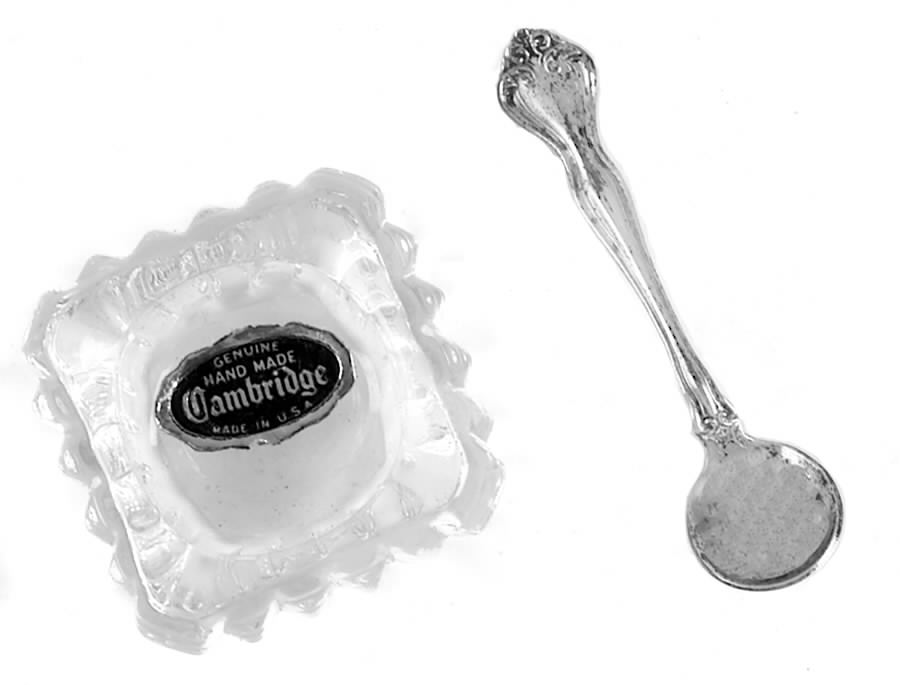 George & Martha Washington (Sterling, 1940) Salt Spoon with Crystal Dip by Westmorland Silver-1