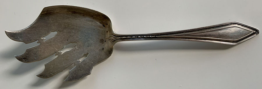 Governor Dummer (Sterling, 1925) Macaroni Server Solid Small by Watson-1