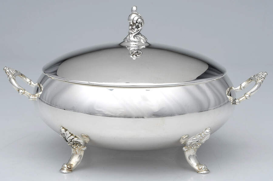 Baroque (Silverplate, Hollowware, Older) 1.5 Qt Round Covered Casserole by Wallace Silver-1