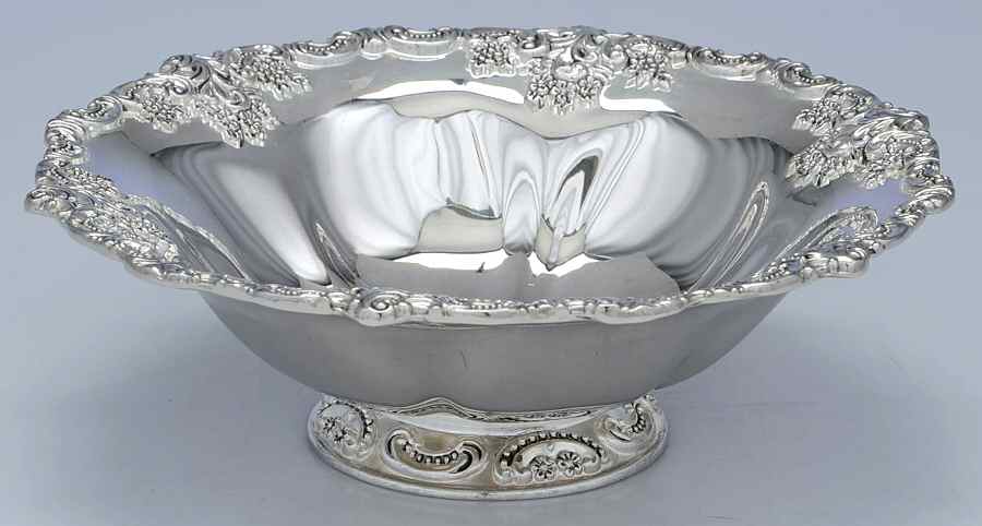 Baroque (Silverplate, Hollowware, Older) 7" Round Pedestal Bowl by Wallace Silver-1