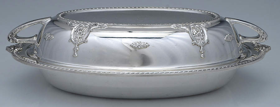 Rose Point (6702, Silverplate, Hollowware) (2 Pc) 11" Oval Double Vegetable by Wallace Silver-1