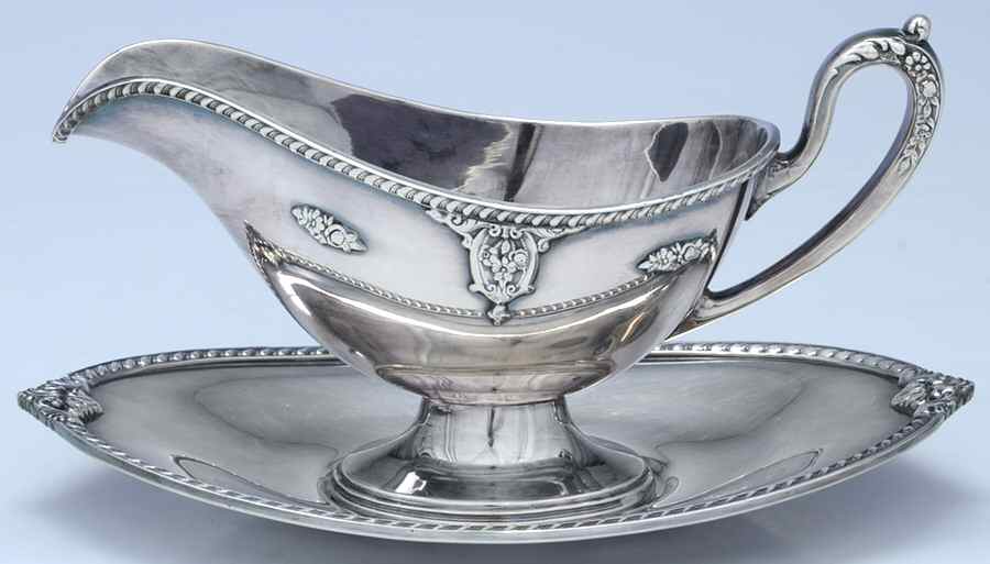 Rose Point (6702, Silverplate, Hollowware) Plated Gravy Boat & Underplate by Wallace Silver-1