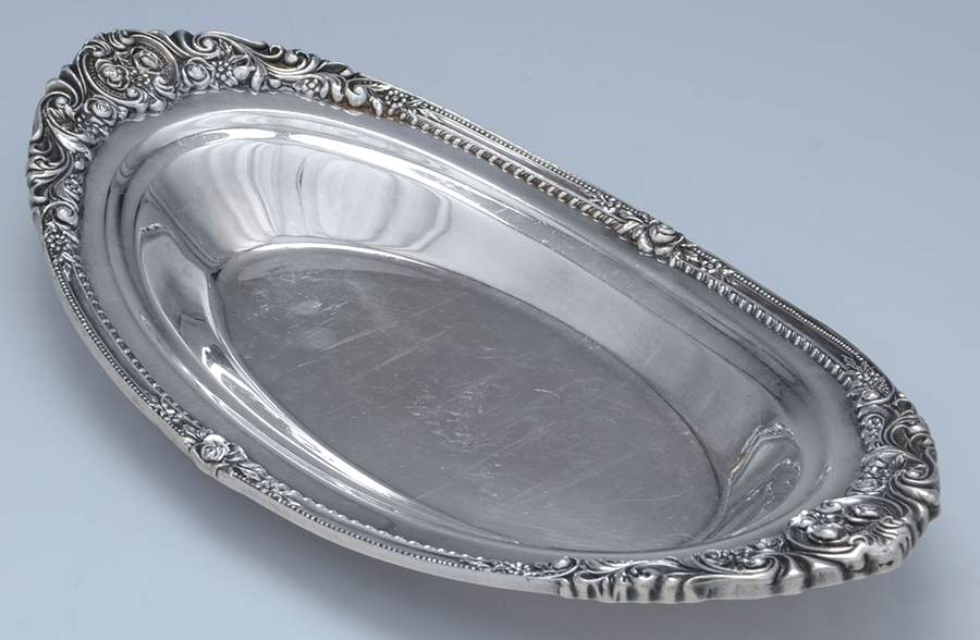 Rose Point (6702, Silverplate, Hollowware) Silverplate Bread Tray by Wallace Silver-1